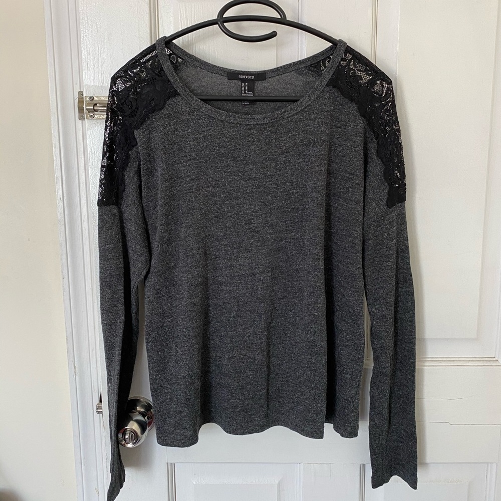 💫 Gray Lace Top